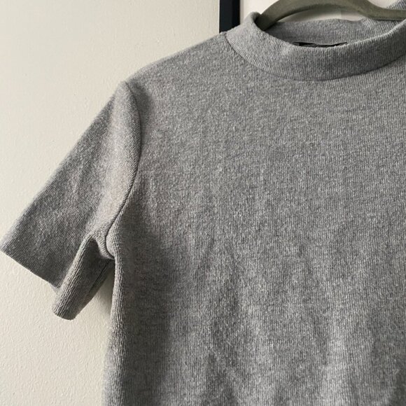 Zara | EUC Trafaluc Gray Mock Neck Short Sleeve Knit Sweater Top Size Large - Picture 6 of 8